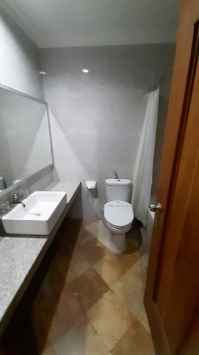 Bathroom 5, Hotel Prasasti Pacitan, Pacitan
