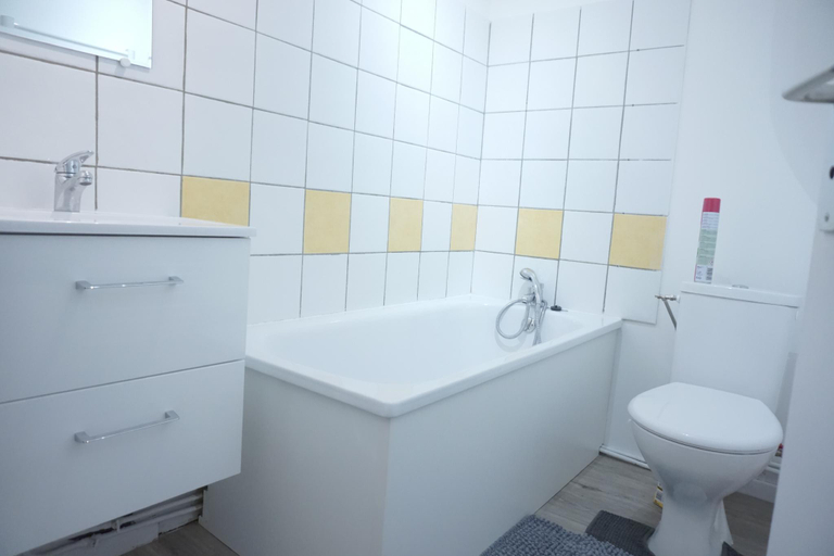 Bathroom, Studio Cosy 2 proche gare, Aisne
