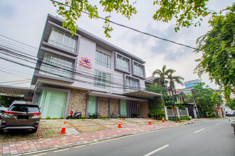 Exterior & Views 29