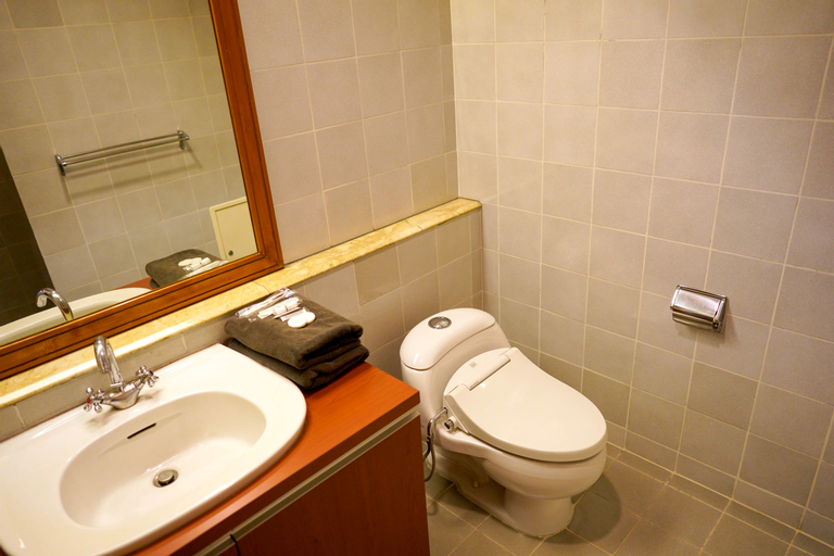 Bathroom 16
