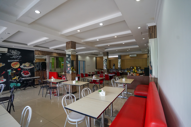 Food & Drinks 5, Oyo 575 Blessing Hotel, Palembang