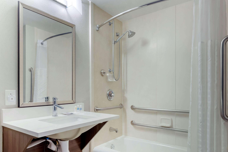 Bathroom 5, Comfort Inn & Suites Melbourne-Viera, Brevard