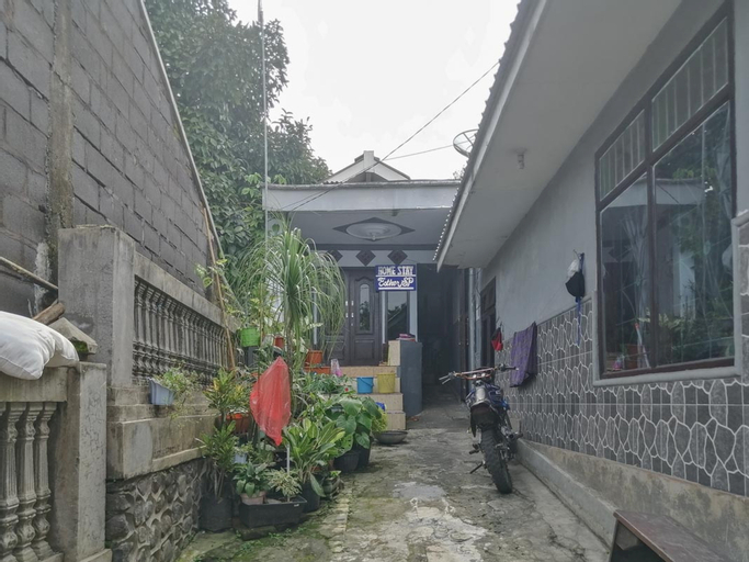 Homestay Esther RedPartner, Lumajang