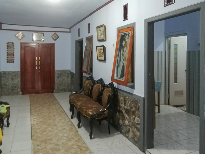 Homestay Esther RedPartner, Lumajang