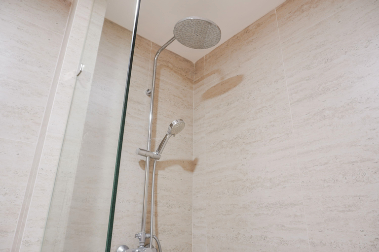 Bedroom 4, Stunning and Strategic 2BR Gold Coast Apartment near PIK By Travelio, North Jakarta