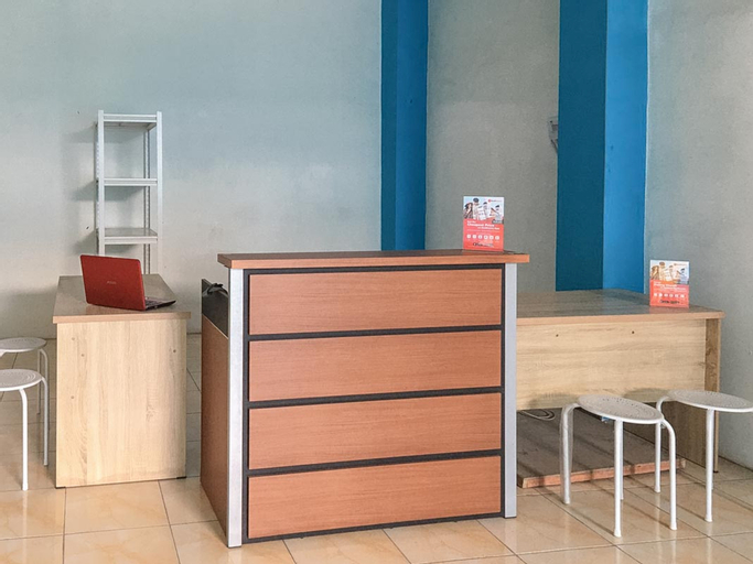 Exterior & Views 2, RedDoorz near RS Mitra Keluarga Waru, Sidoarjo