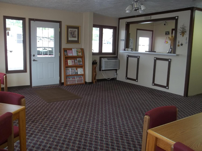 Public Area 2, Economy Inn McCook, Red Willow