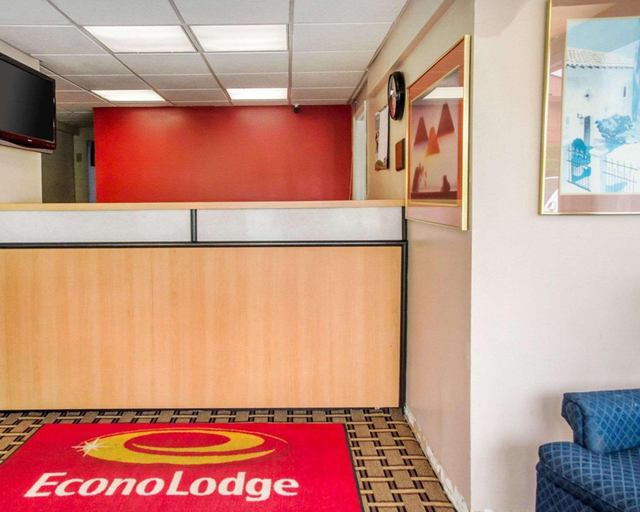 Public Area 2, Econo Lodge Franklin - Springboro, Warren