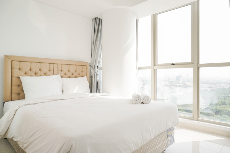 Bedroom 3, Stunning and Strategic 2BR Gold Coast Apartment near PIK By Travelio, North Jakarta