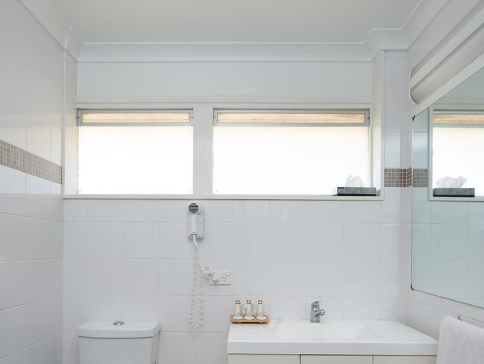 Bathroom 4, Hospitality Geraldton, SureStay by Best Western, Geraldton