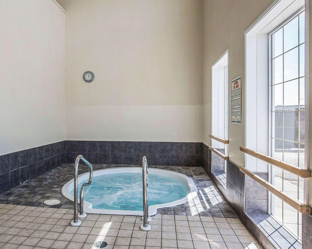 Bathroom 4, Comfort Inn Lethbridge South, Division No. 2
