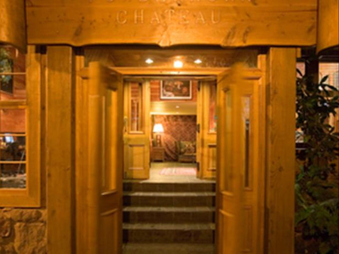 Public Area, Powderhorn Chateau, Ruapehu