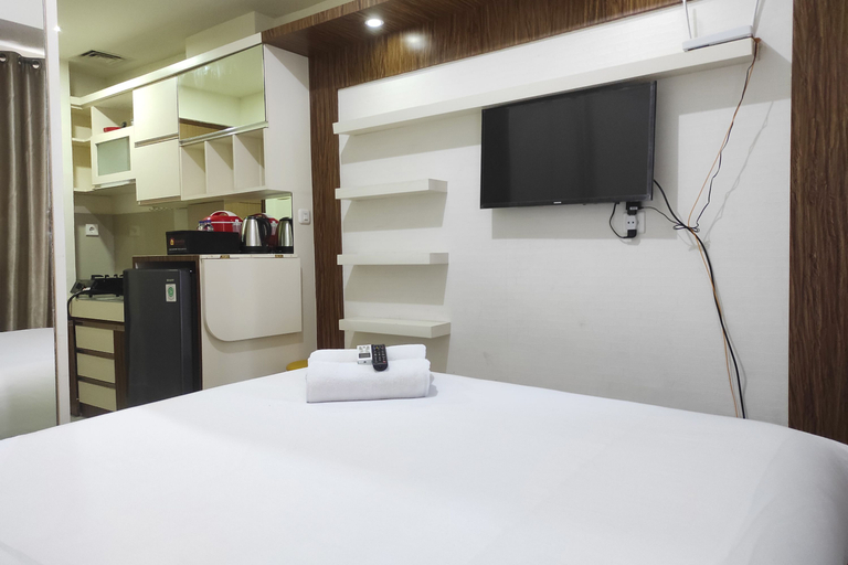 Bedroom 2, Convenient Studio at Vida View Makassar By Travelio, Makassar
