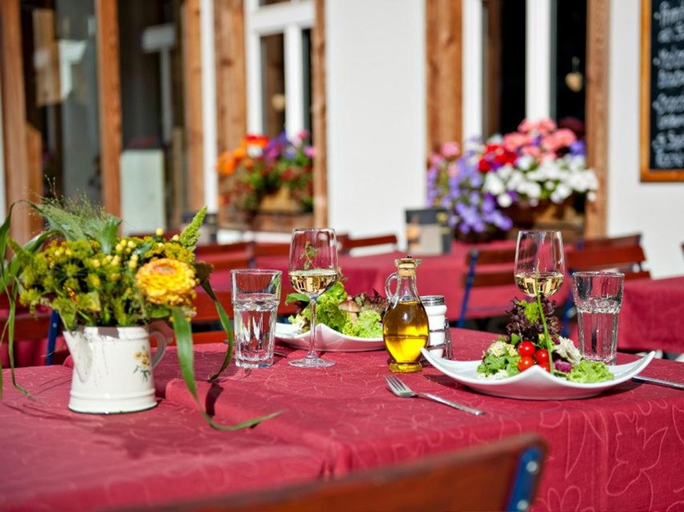 Food & Drinks 5, Station Hotel, Maloja