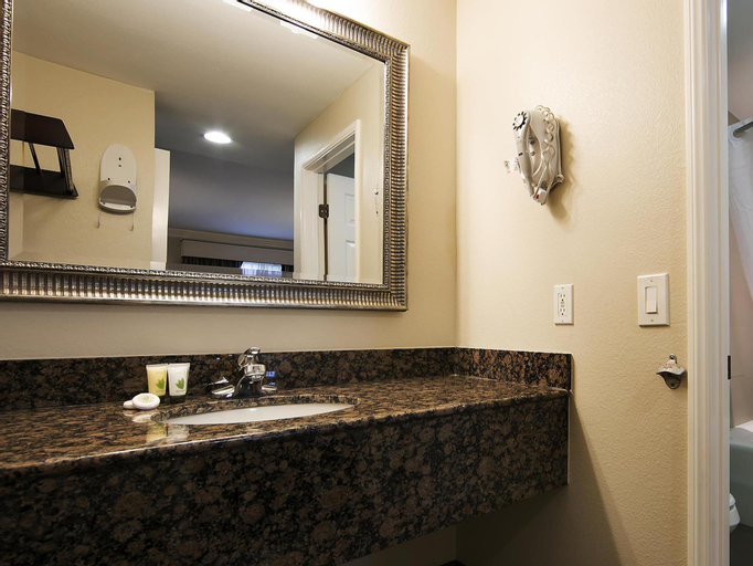 Bedroom 5, Best Western Woodland Hills Inn, Los Angeles
