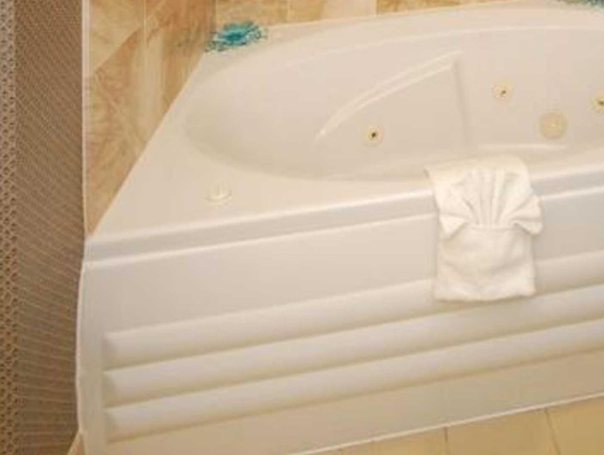Bathroom 3, Quality Inn & Suites Tarboro - Kingsboro, Edgecombe