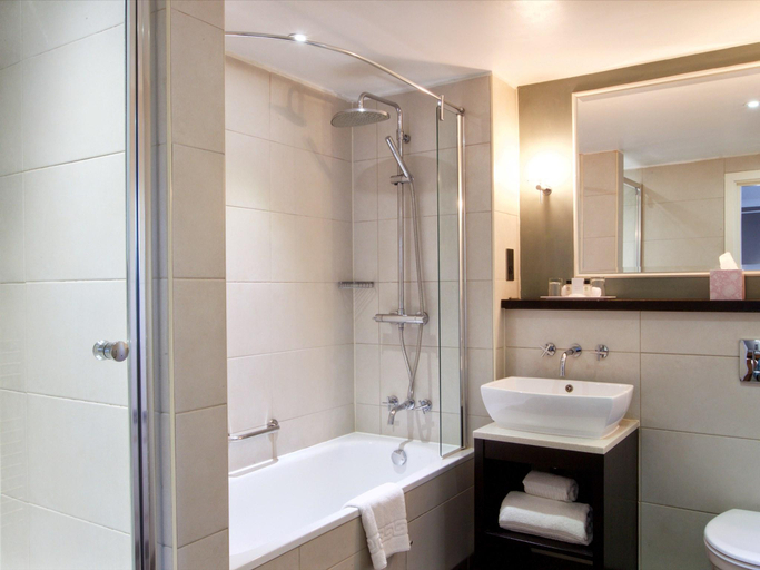 Bathroom 4, London Chigwell Prince Regent BW Signature, London