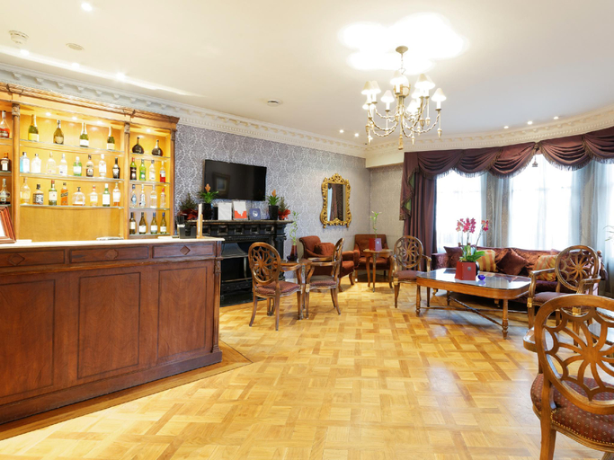 Public Area 3, Ashburn Hotel, London
