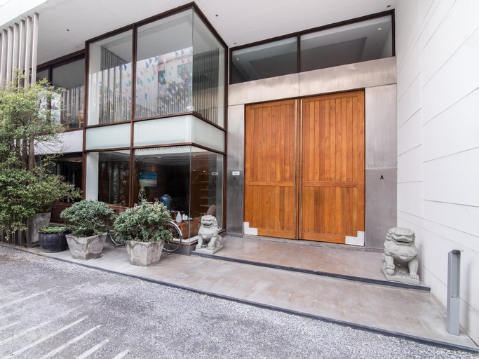 Exterior & Views 13