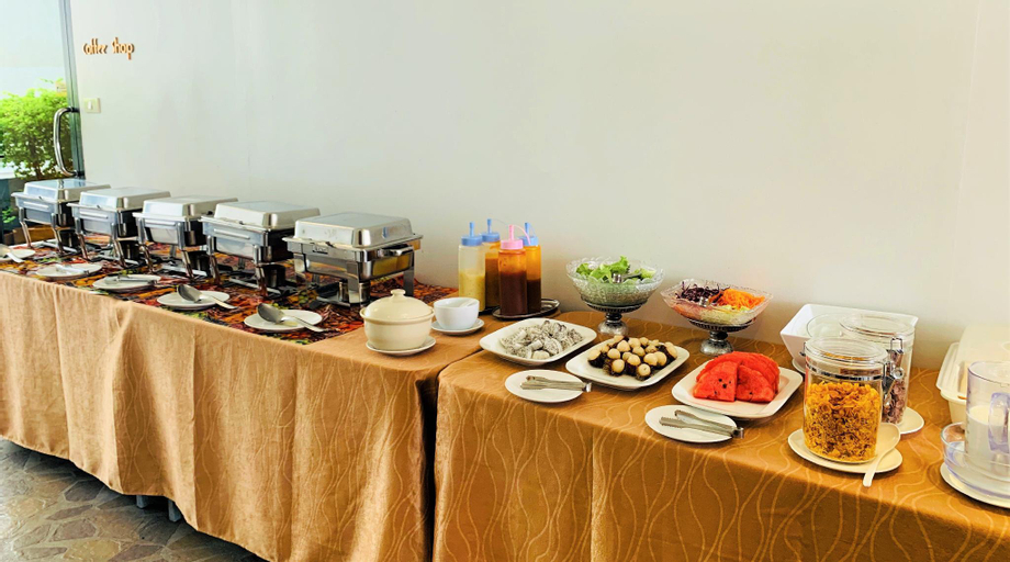 Food & Drinks 12