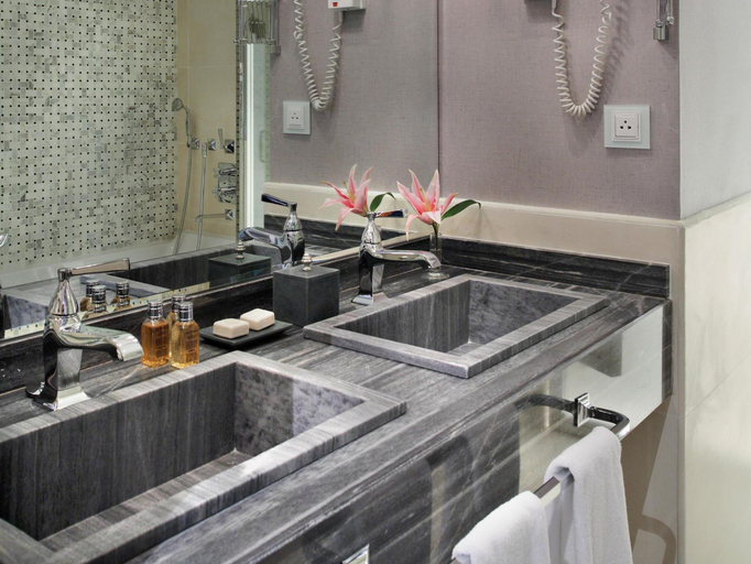 Bathroom 4, Meliá Castilla, Madrid