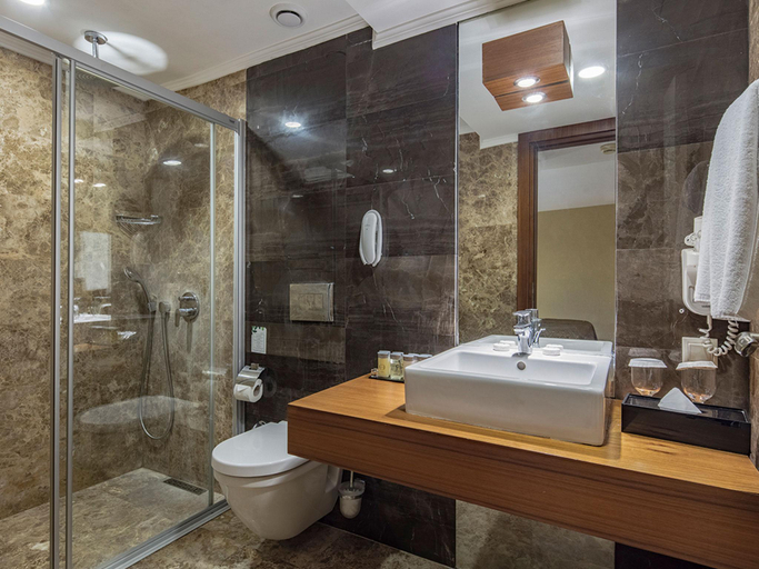 Bathroom 5, Rixos Sungate - The Land of Legends Access, Kemer
