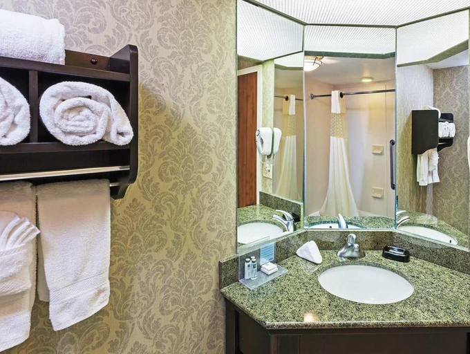 Bathroom 4, Quality Inn - Norman Near University, Cleveland
