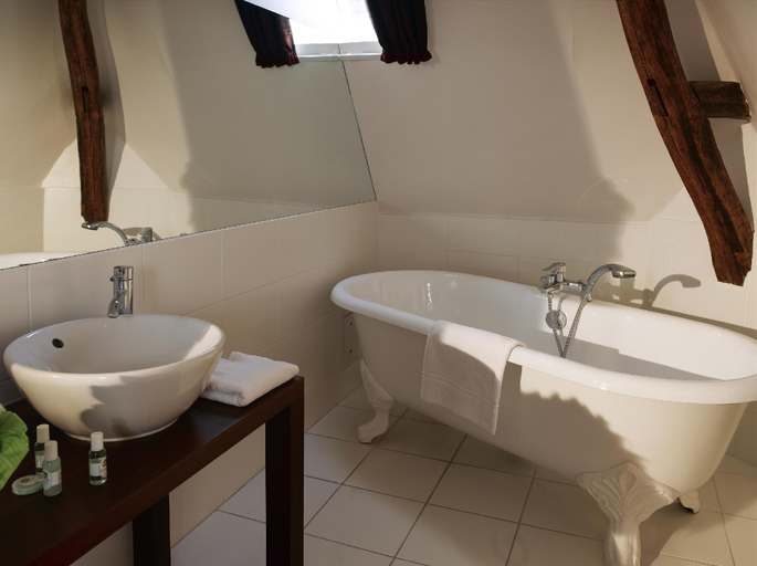 Bathroom 4, Le Mans Country Club, Sarthe