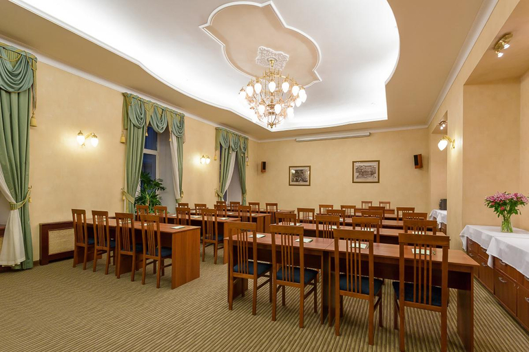 Others 3, Budapest Hotel, Central