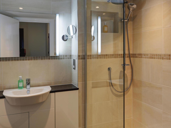 Bathroom 5, The Tollgate Hotel, West Sussex