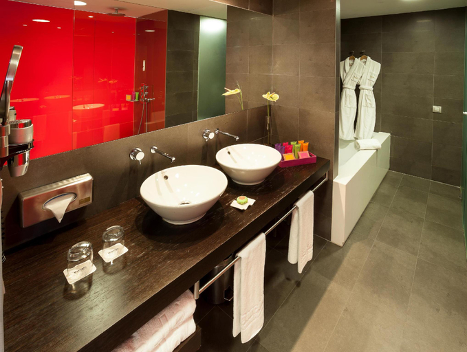 Bathroom 5, Barceló Valencia, Valencia
