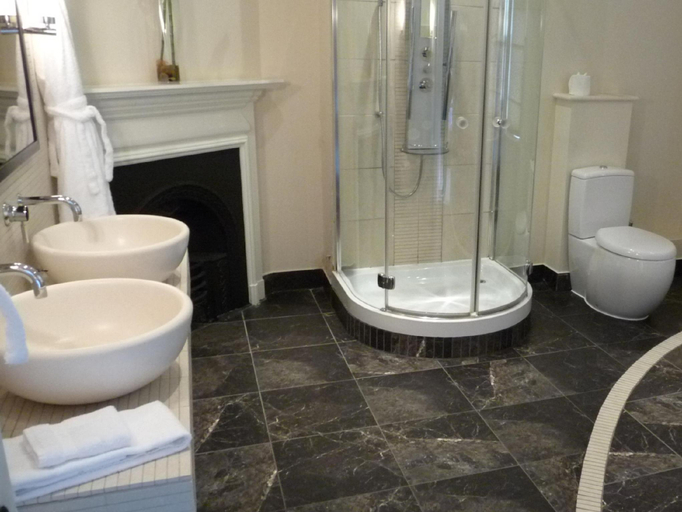 Bathroom 4, St Elizabeth s House, Plymouth