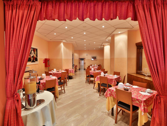 Food & Drinks 5, B&B Hotel Como City Center, Como