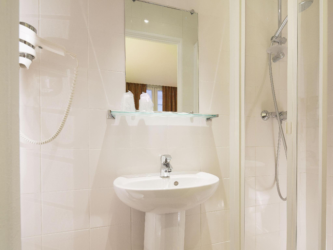 Bathroom 4, Hotel Beaurepaire, Paris