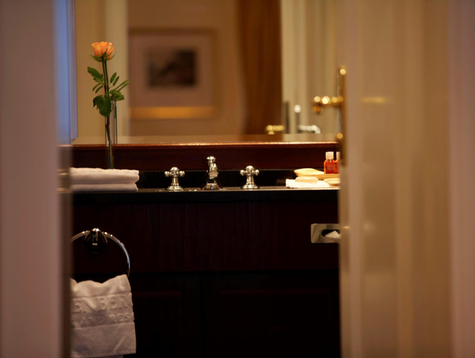Bathroom 4, Steigenberger Icon Parkhotel Düsseldorf, Düsseldorf