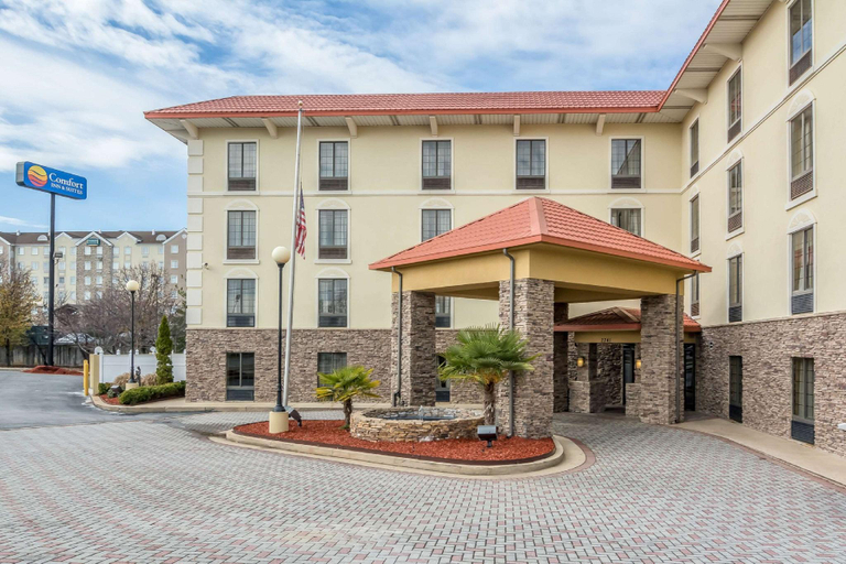 Exterior & Views 2, Comfort Inn & Suites Hamilton Place, Hamilton