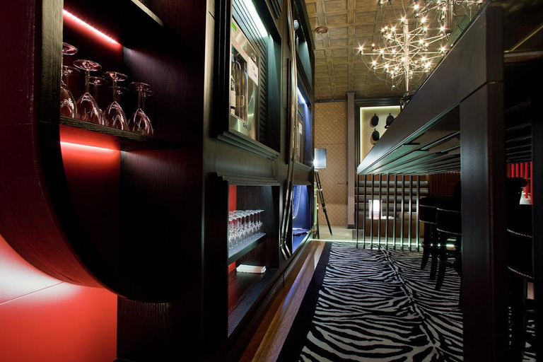 Public Area 3, Drake Longchamp, Genève