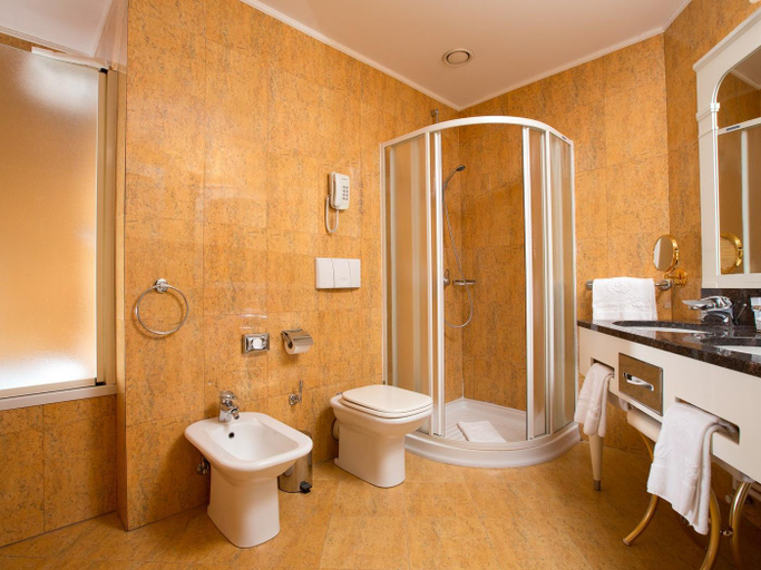 Bathroom 5, Hotel Milenij, Opatija/Veprinac
