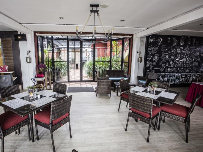 Food & Drinks 5, Kenari Tower Pantai Losari Makassar, Makassar