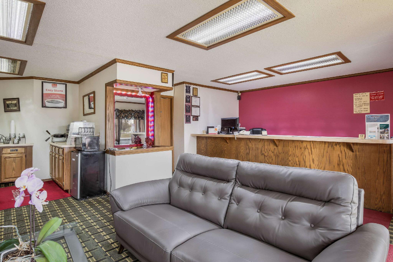 Public Area 2, Econo Lodge Cameron, De Kalb