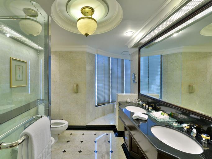 Bathroom 5, Evergreen Laurel Hotel Bangkok, Bang Rak