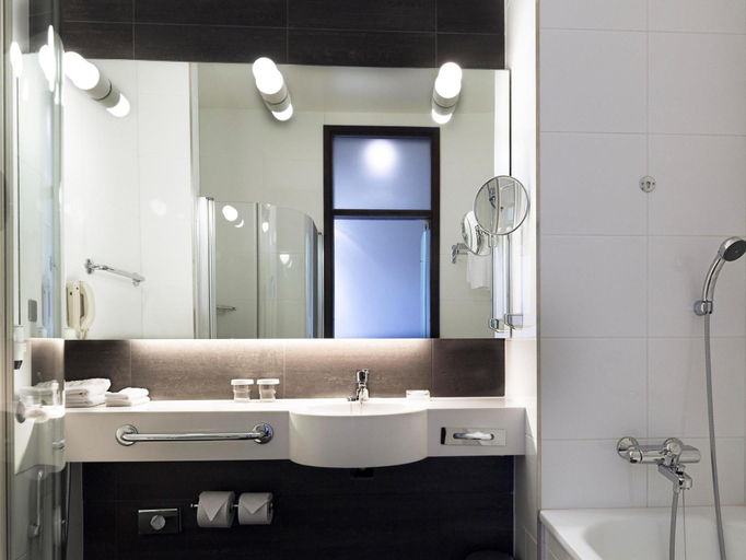 Bathroom 3, Hilton Helsinki Kalastajatorppa, Uusimaa