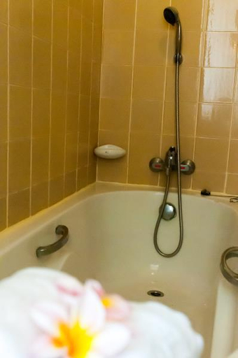 Bathroom 4, Chiangmai Gate Hotel, Muang Chiang Mai