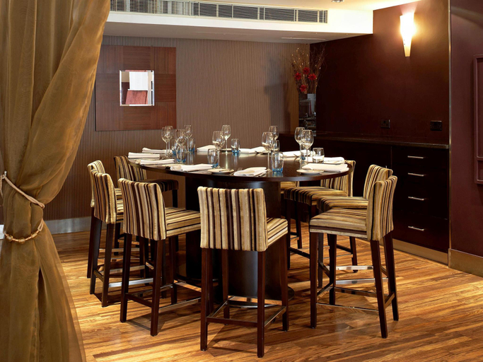 Food & Drinks 3, Mercure Brigstow Bristol Hotel, Bristol
