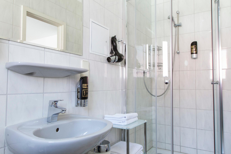 Bathroom 3, Aparthotel Vega Berlin, Berlin