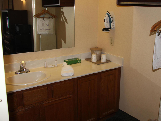 Bathroom 4, Jameson Inn Douglas, Coffee