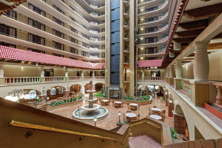 Food & Drinks 5, Embassy Suites by Hilton Kansas City Plaza, Jackson