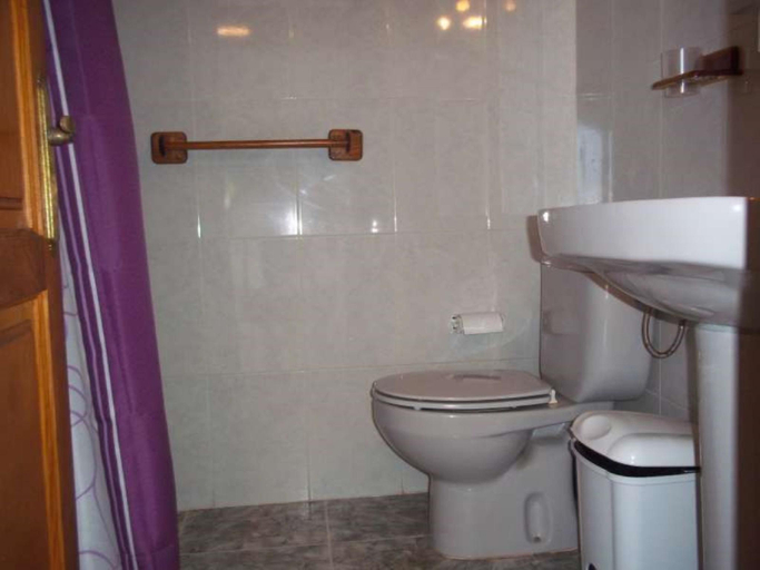 Bathroom 5, Kings Inn Cleveland, Cuyahoga