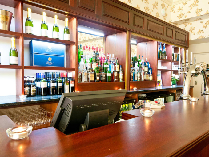 Public Area 2, Oaklands Hall Hotel Grimsby, Lincolnshire