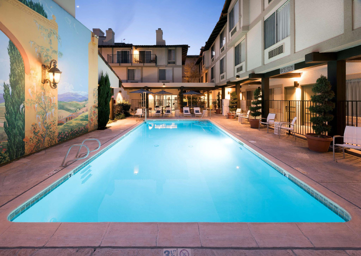 Sport & Beauty 3, Doubletree by Hilton Campbell - Pruneyard Plaza, Santa Clara
